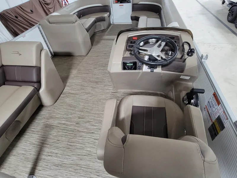 Slide: The Image of Bennington 23SXL EXP TRI 2023 - 9