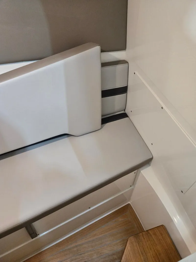 Slide: The Image of Boston Whaler 330 Vantage 2026 - 13