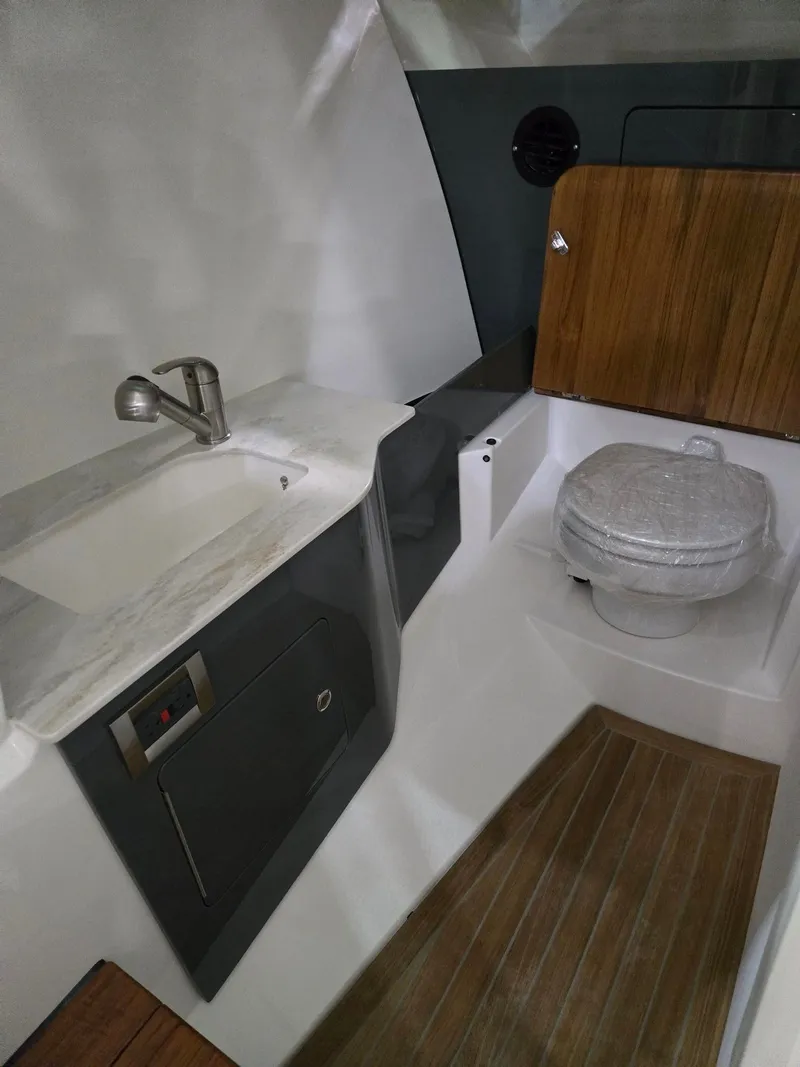 Slide: The Image of Boston Whaler 330 Vantage 2026 - 18