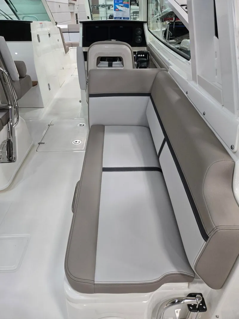 Slide: The Image of Boston Whaler 330 Vantage 2026 - 27