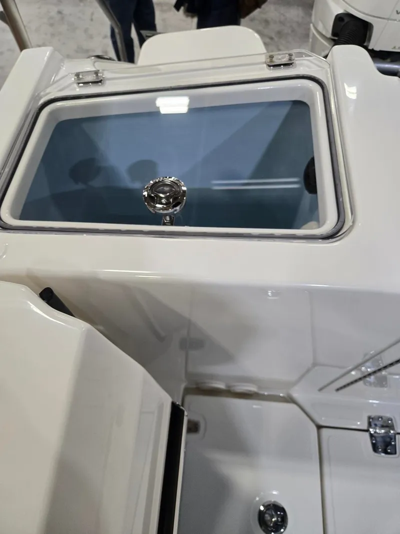 Slide: The Image of Boston Whaler 330 Vantage 2026 - 37