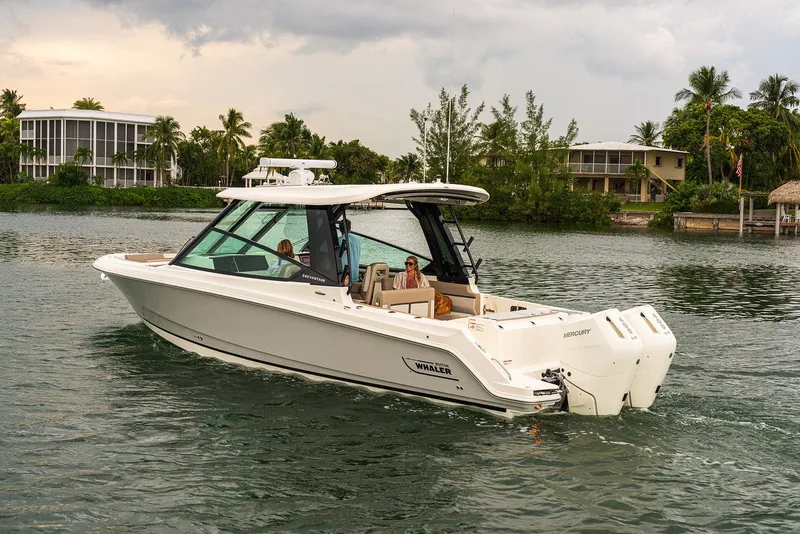 Slide: The Image of Boston Whaler 330 Vantage 2026 - 4