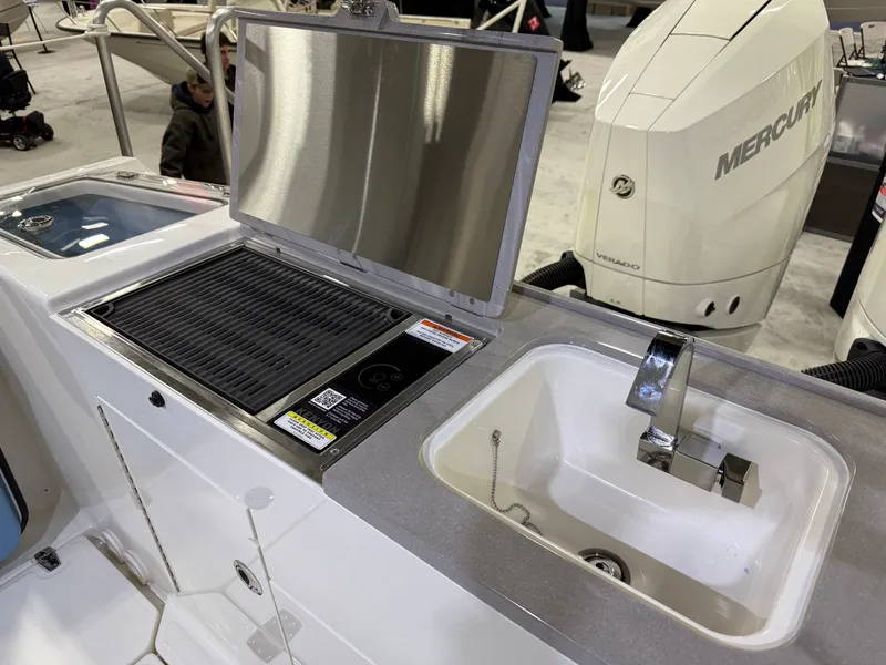 Slide: The Image of Boston Whaler 330 Vantage 2026 - 42