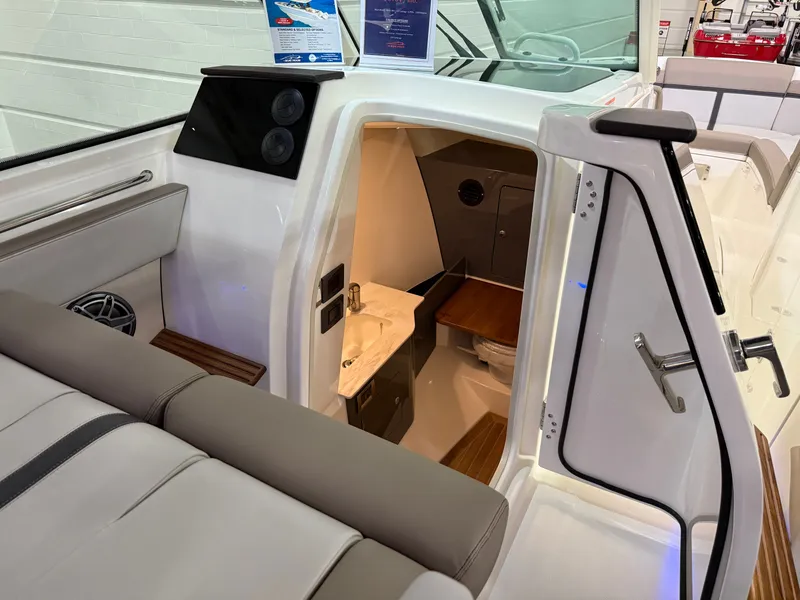 Slide: The Image of Boston Whaler 330 Vantage 2026 - 47
