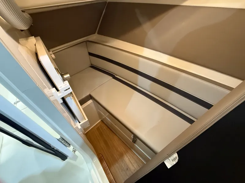 Slide: The Image of Boston Whaler 330 Vantage 2026 - 54