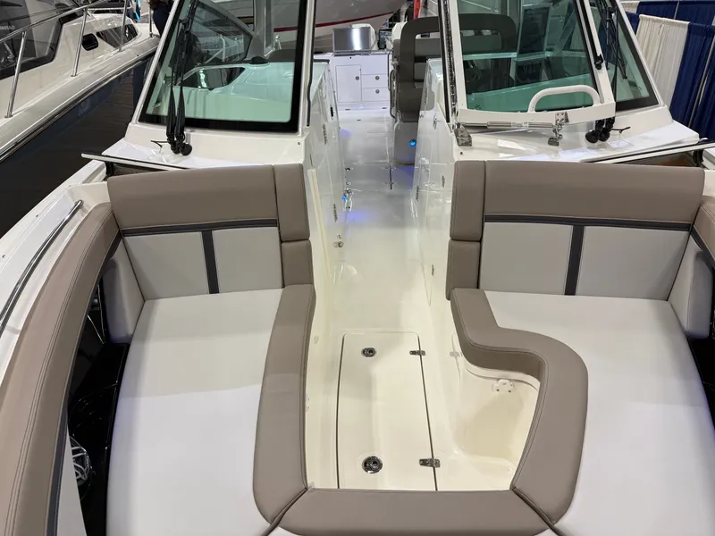 Slide: The Image of Boston Whaler 330 Vantage 2026 - 56