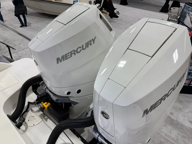 Slide: The Image of Boston Whaler 330 Vantage 2026 - 62