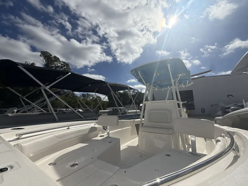 Slide: The Image of Sea Born LX24 Center Console 2024 - 10