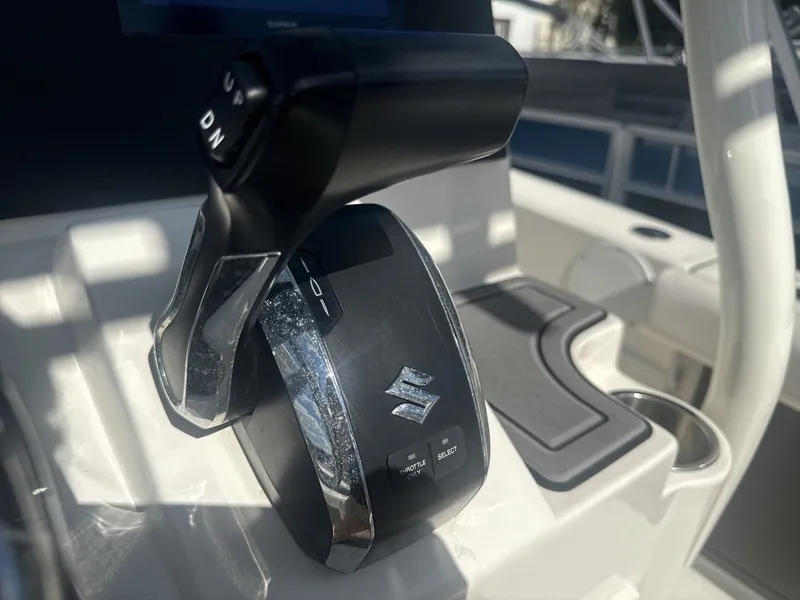 Slide: The Image of Sea Born LX24 Center Console 2024 - 11