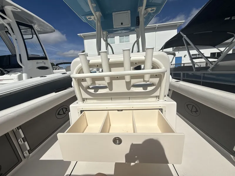 Slide: The Image of Sea Born LX24 Center Console 2024 - 12