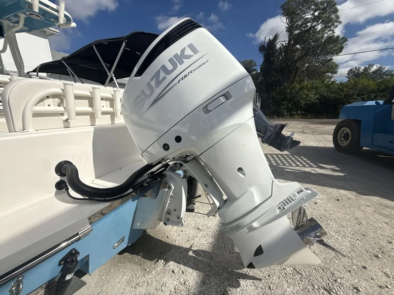 Slide: The Image of Sea Born LX24 Center Console 2024 - 19