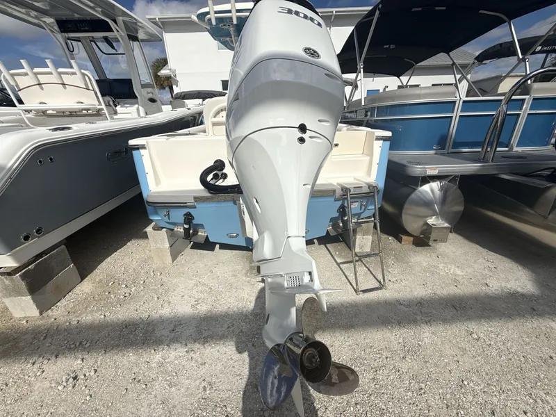 Slide: The Image of Sea Born LX24 Center Console 2024 - 20