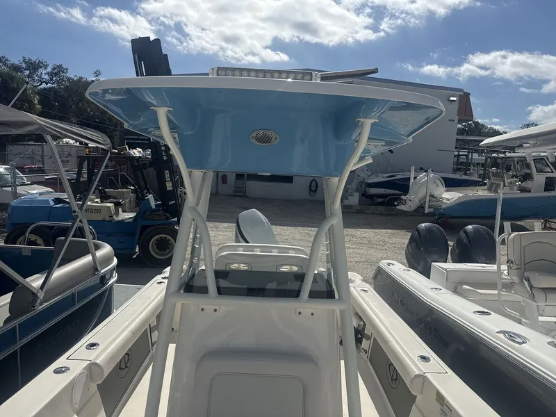 Slide: The Image of Sea Born LX24 Center Console 2024 - 22