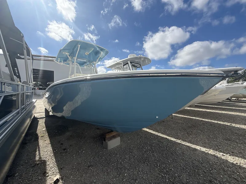 Slide: The Image of Sea Born LX24 Center Console 2024 - 6