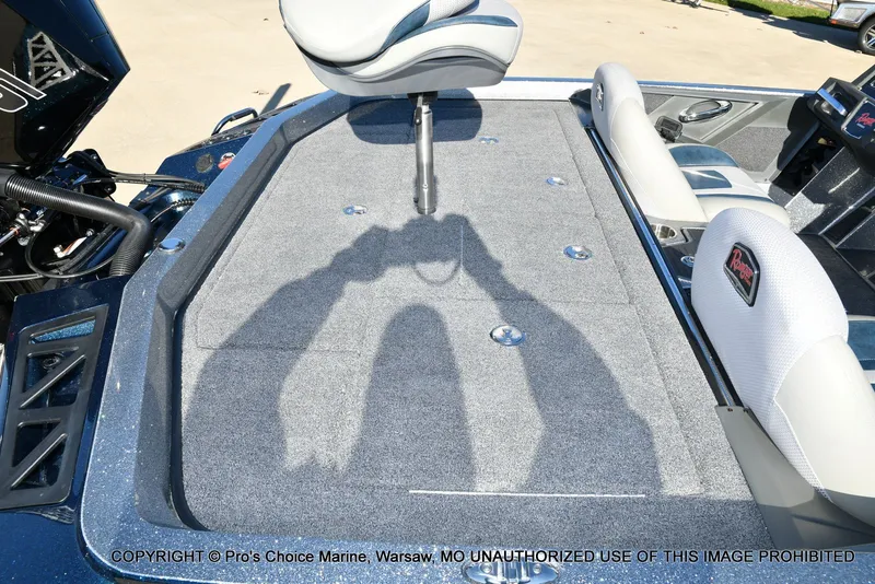 Slide: The Image of Ranger Boats Z519 Dual Console 2021 - 37