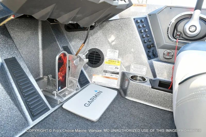 Slide: The Image of Ranger Boats Z519 Dual Console 2021 - 45