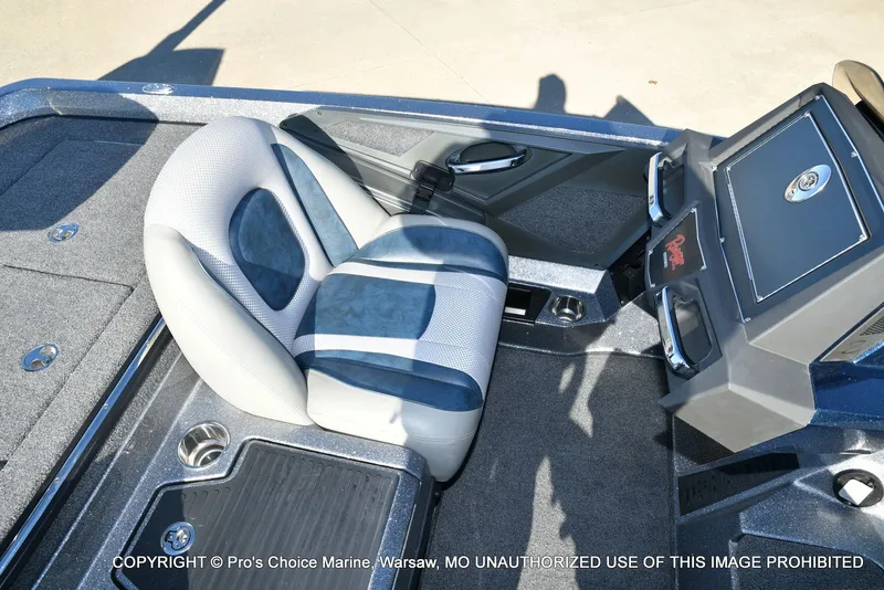 Slide: The Image of Ranger Boats Z519 Dual Console 2021 - 46
