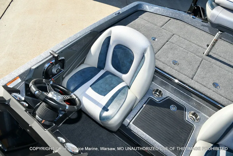 Slide: The Image of Ranger Boats Z519 Dual Console 2021 - 52