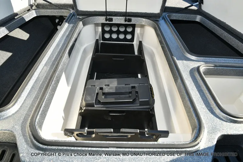 Slide: The Image of Ranger Boats Z519 Dual Console 2021 - 57