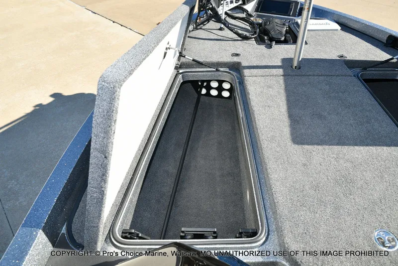Slide: The Image of Ranger Boats Z519 Dual Console 2021 - 60