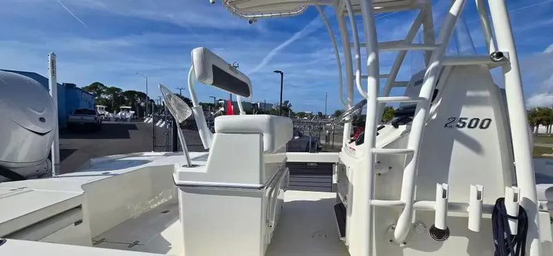 Slide: The Image of Pathfinder 2500 Hybrid 2025 - 6