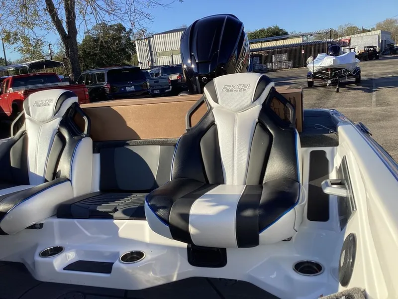 Slide: The Image of Skeeter FXR21 FLEX 2026 - 13