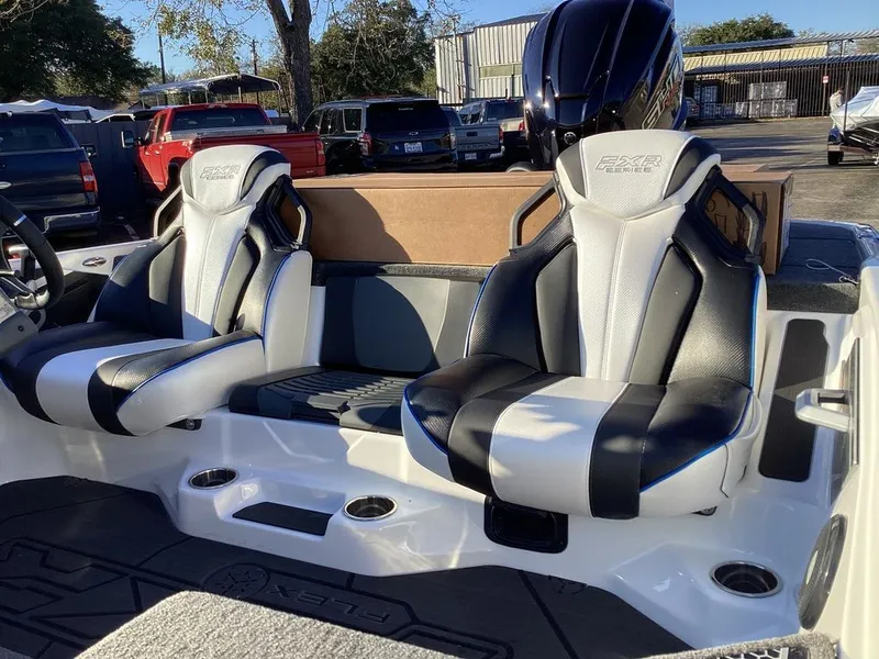 Slide: The Image of Skeeter FXR21 FLEX 2026 - 14