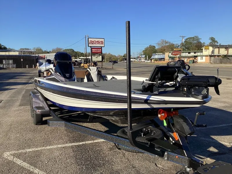 Slide: The Image of Skeeter FXR21 FLEX 2026 - 30