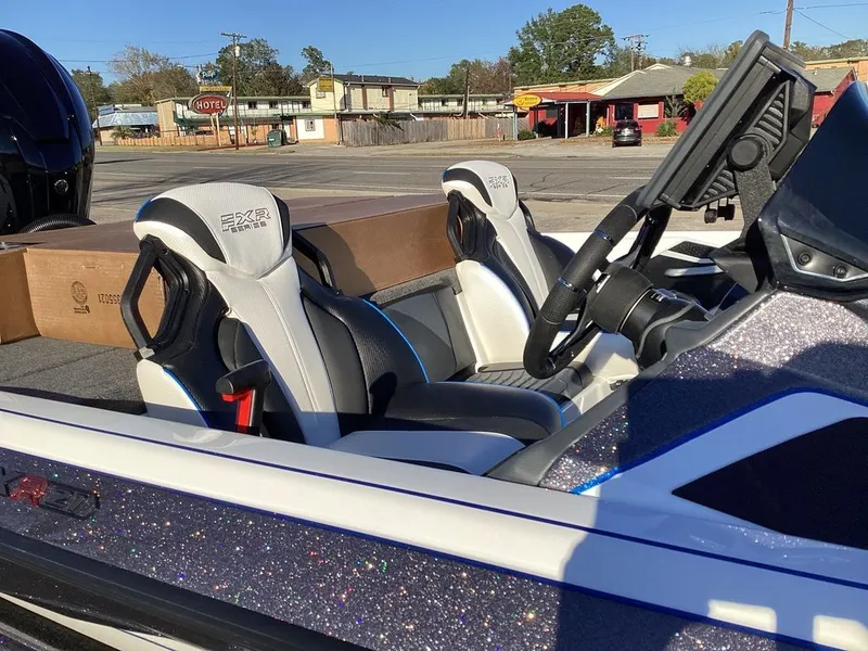 Slide: The Image of Skeeter FXR21 FLEX 2026 - 40