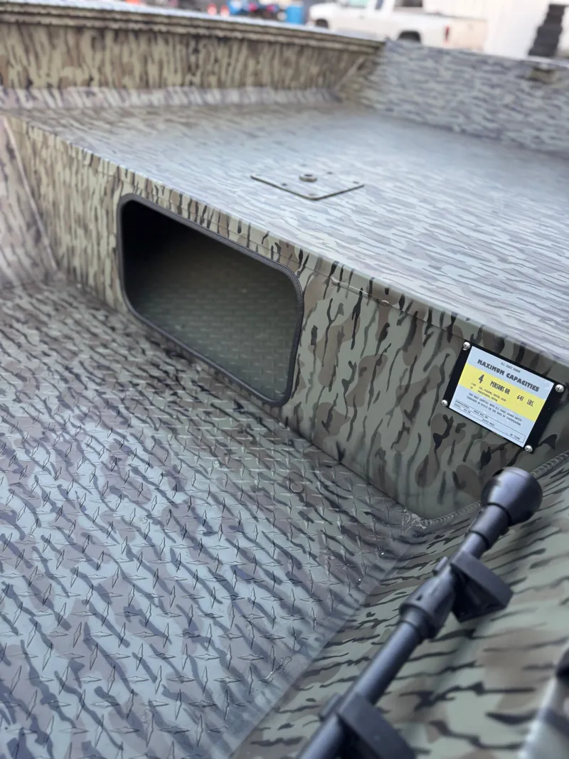 Slide: The Image of Edge Boats 656 DB SPORTSMAN 2026 - 3