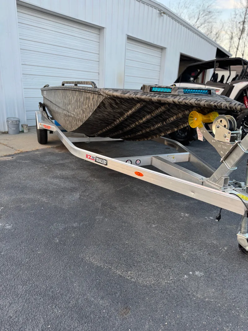 Slide: The Image of Edge Boats 756 DB 2026 - 4