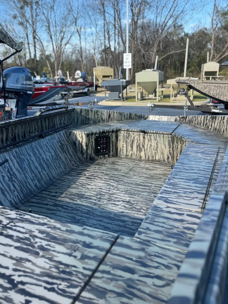 Slide: The Image of Edge Boats 656 DB 2026 - 5