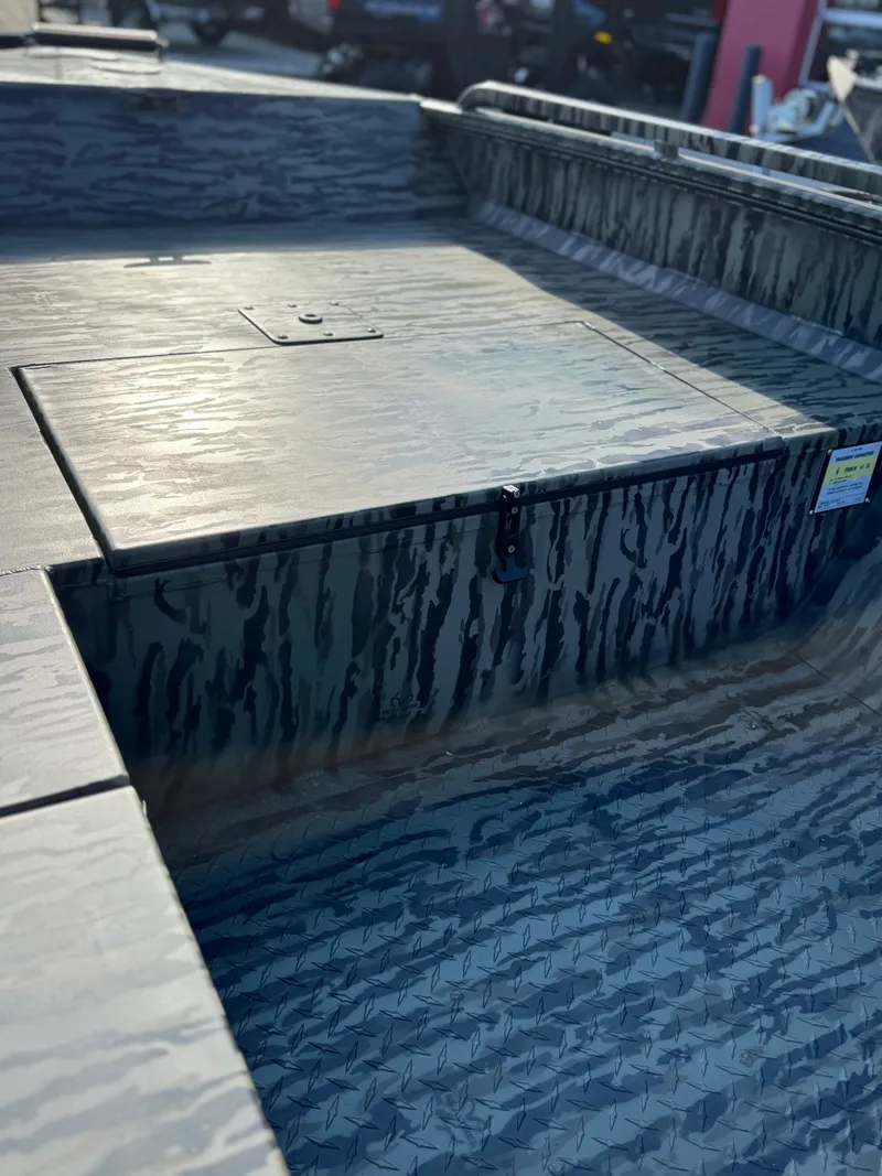 Slide: The Image of Edge Boats 656 DB 2026 - 6