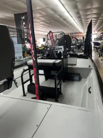 Slide: The Image of Lowe Roughneck RX1760 Pathfinder 2026 - 4