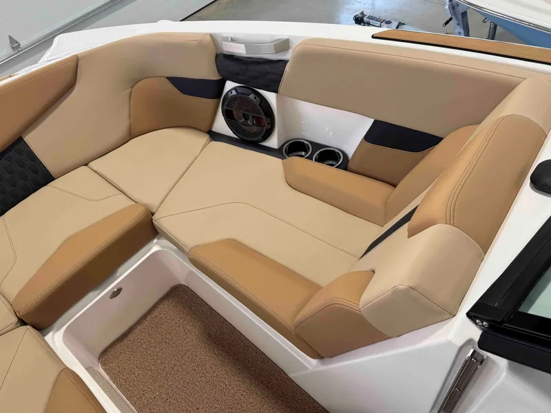 Slide: The Image of MasterCraft XT22 2022 - 16