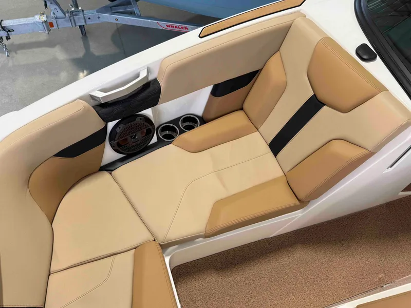 Slide: The Image of MasterCraft XT22 2022 - 18