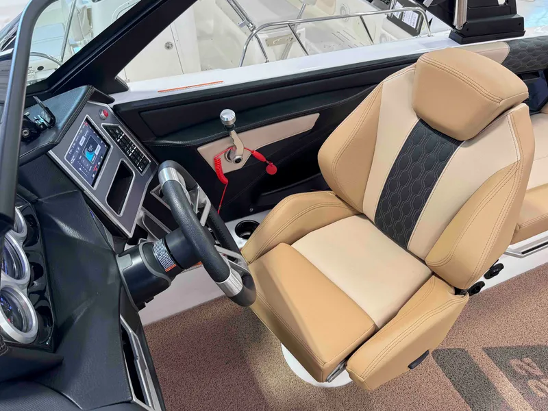 Slide: The Image of MasterCraft XT22 2022 - 20