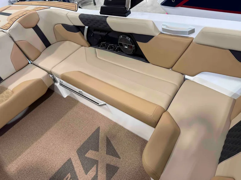Slide: The Image of MasterCraft XT22 2022 - 21