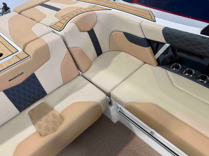 Slide: The Image of MasterCraft XT22 2022 - 23