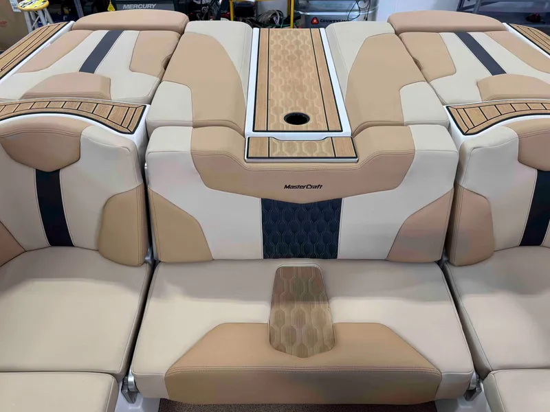 Slide: The Image of MasterCraft XT22 2022 - 24