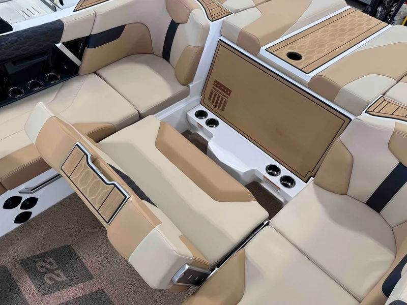 Slide: The Image of MasterCraft XT22 2022 - 25