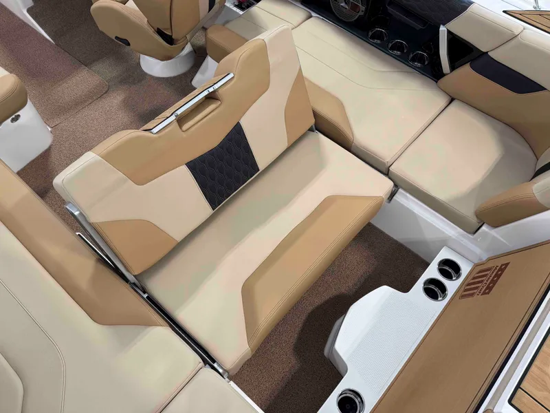 Slide: The Image of MasterCraft XT22 2022 - 26