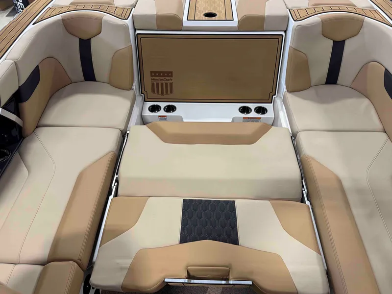 Slide: The Image of MasterCraft XT22 2022 - 27