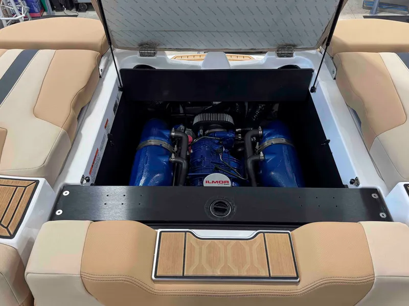 Slide: The Image of MasterCraft XT22 2022 - 28