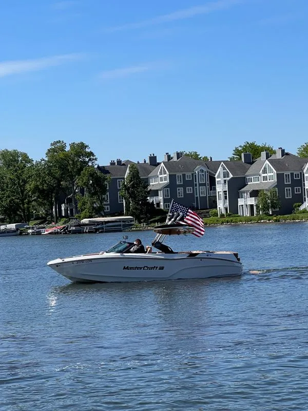 Slide: The Image of MasterCraft XT22 2022 - 3