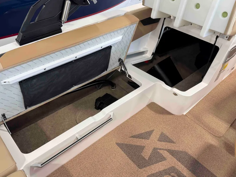 Slide: The Image of MasterCraft XT22 2022 - 30