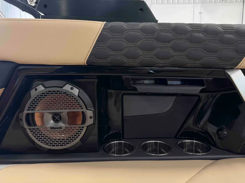 Slide: The Image of MasterCraft XT22 2022 - 31