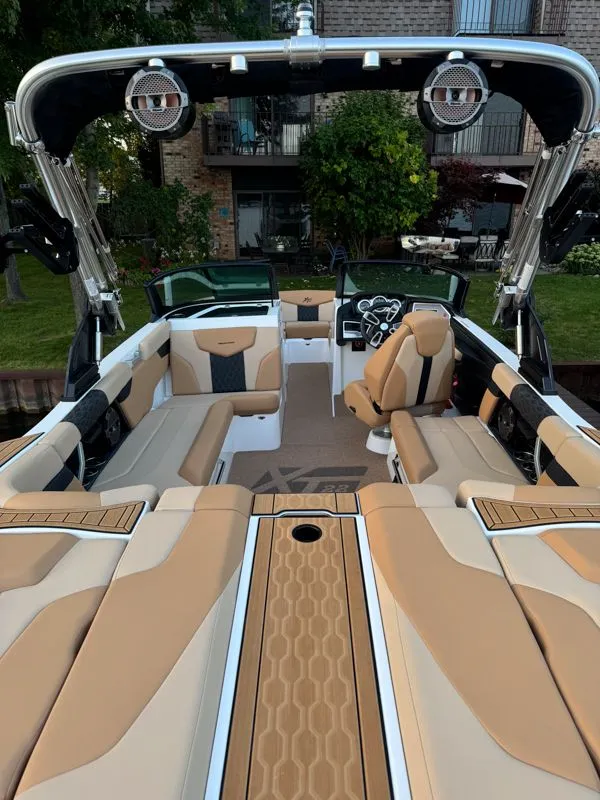 Slide: The Image of MasterCraft XT22 2022 - 4