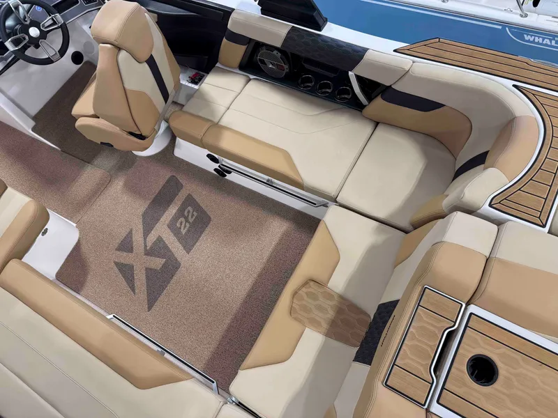 Slide: The Image of MasterCraft XT22 2022 - 9