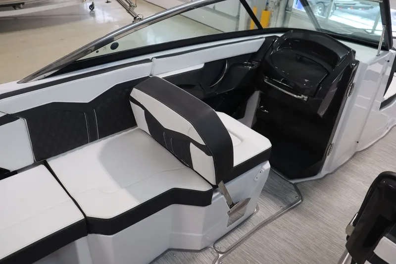 Slide: The Image of Monterey 258SS Super Sport 2025 - 10